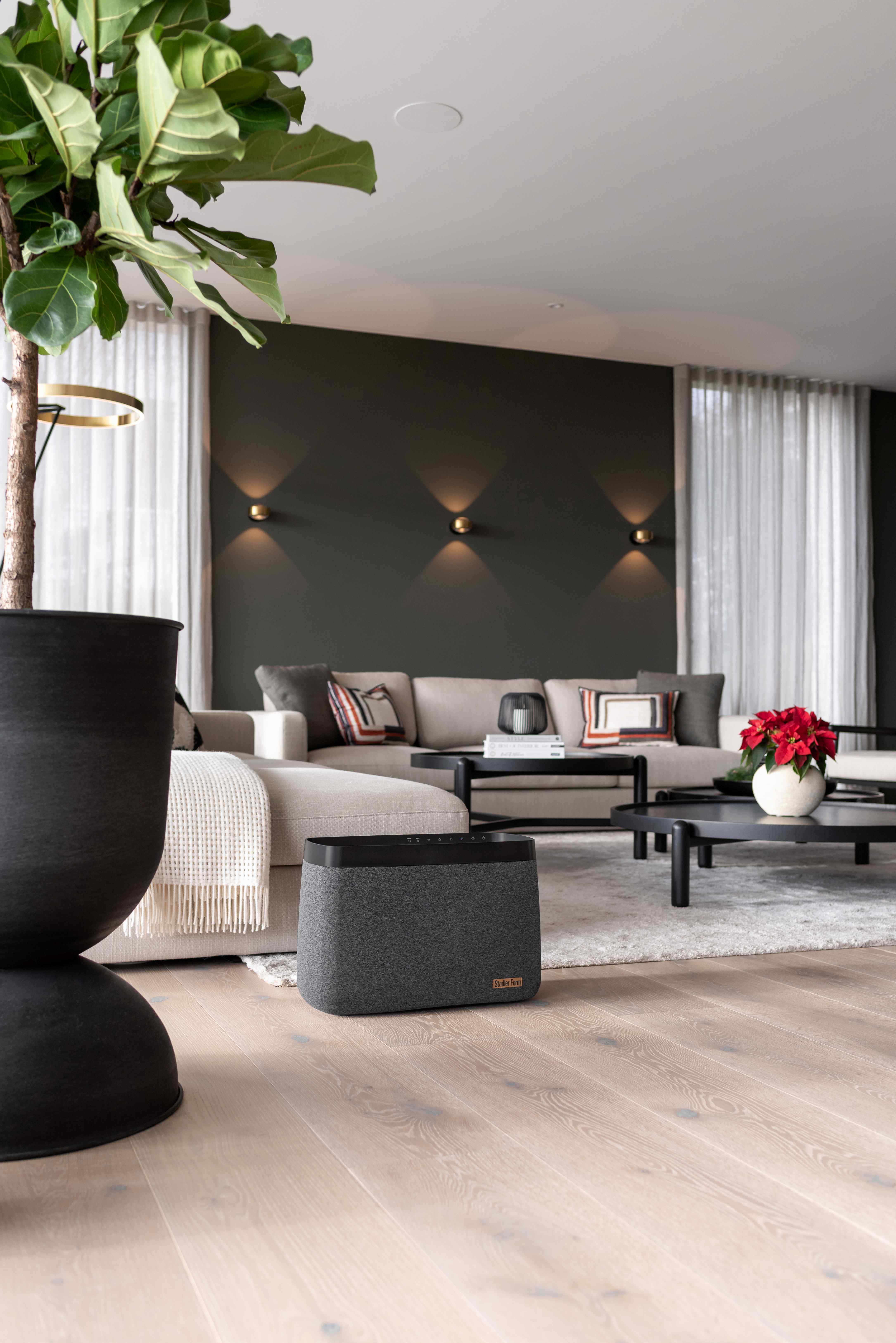 SF_Karl_big_lifestyle5_livingroom_portrait